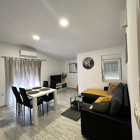 Kaštel Sućurac Apartman Nela 아파트 외부 사진